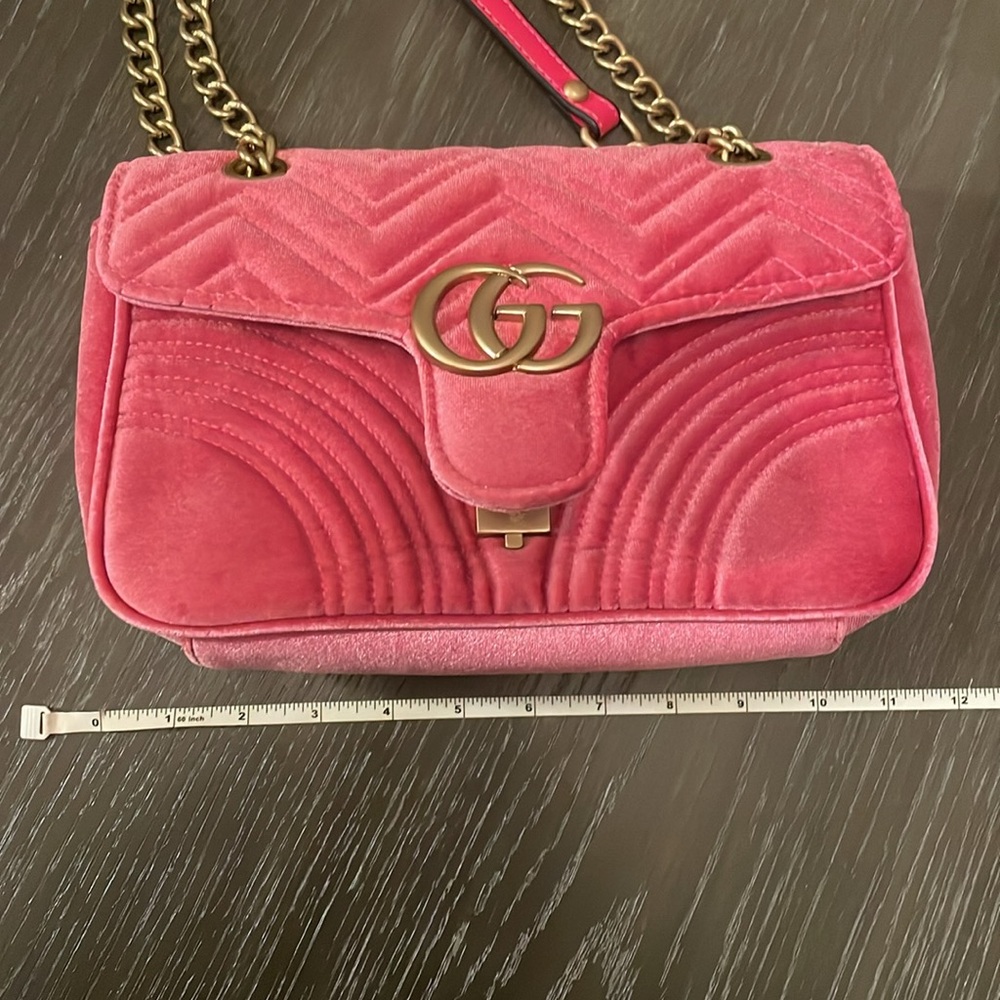 GUCCI
Velvet Matelasse GG Marmont Shoulder Bag Light Raspberry Rose
NWOT - Picture 16 of 17